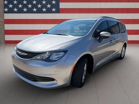 Used 2020 Chrysler Voyager Lxi FWD image 3