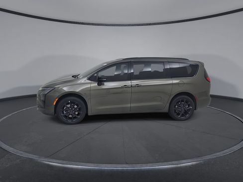New 2027 Chrysler Pacifica Limited w/ Family Tech Group AWD/4WD image 8