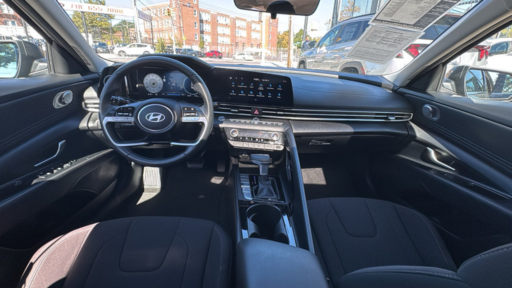 Used 2024 Hyundai Elantra SEL w/ Convenience Package FWD image 30