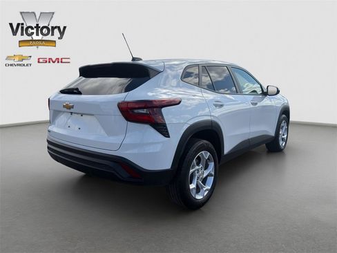 Used 2024 Chevrolet Trax LS w/ LS Convenience Package image 6