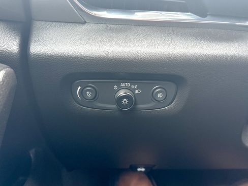 Certified 2021 Chevrolet Traverse LT image 41