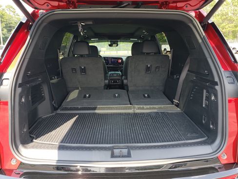 Used 2024 Chevrolet Traverse RS w/ LPO, Floor Liner Package FWD image 12