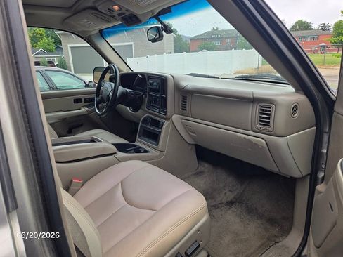 Used 2003 Chevrolet Suburban LT w/ LT Preferred Equipment Group AWD/4WD image 27
