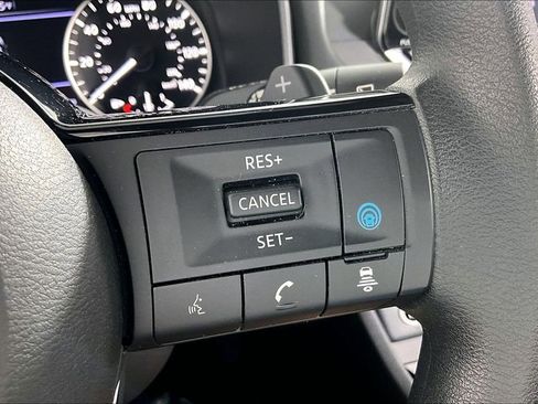 Used 2023 Nissan Rogue SV AWD/4WD image 19