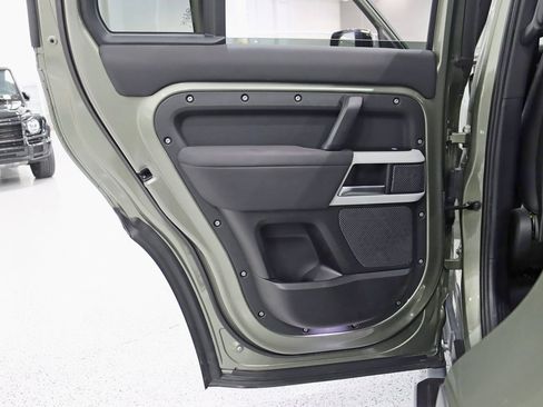 Used 2020 Land Rover Defender 110 SE image 39