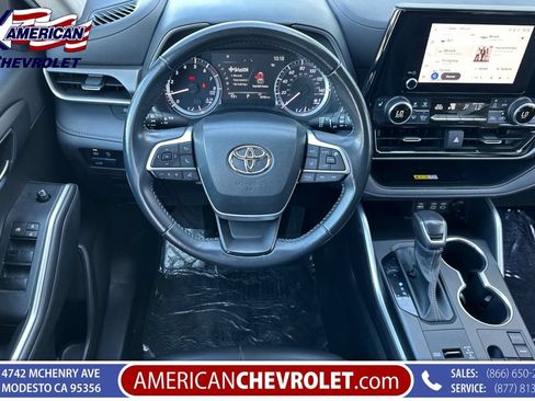 Used 2023 Toyota Highlander XLE FWD image 17