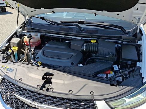 Certified 2023 Chrysler Pacifica Touring-L FWD image 29