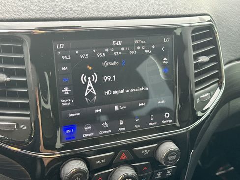 Used 2020 Jeep Grand Cherokee Altitude AWD/4WD image 34