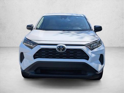 Used 2022 Toyota RAV4 LE AWD/4WD image 2