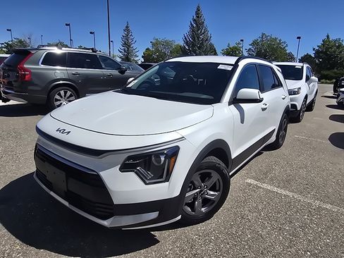 Used 2024 Kia Niro EX FWD image 13