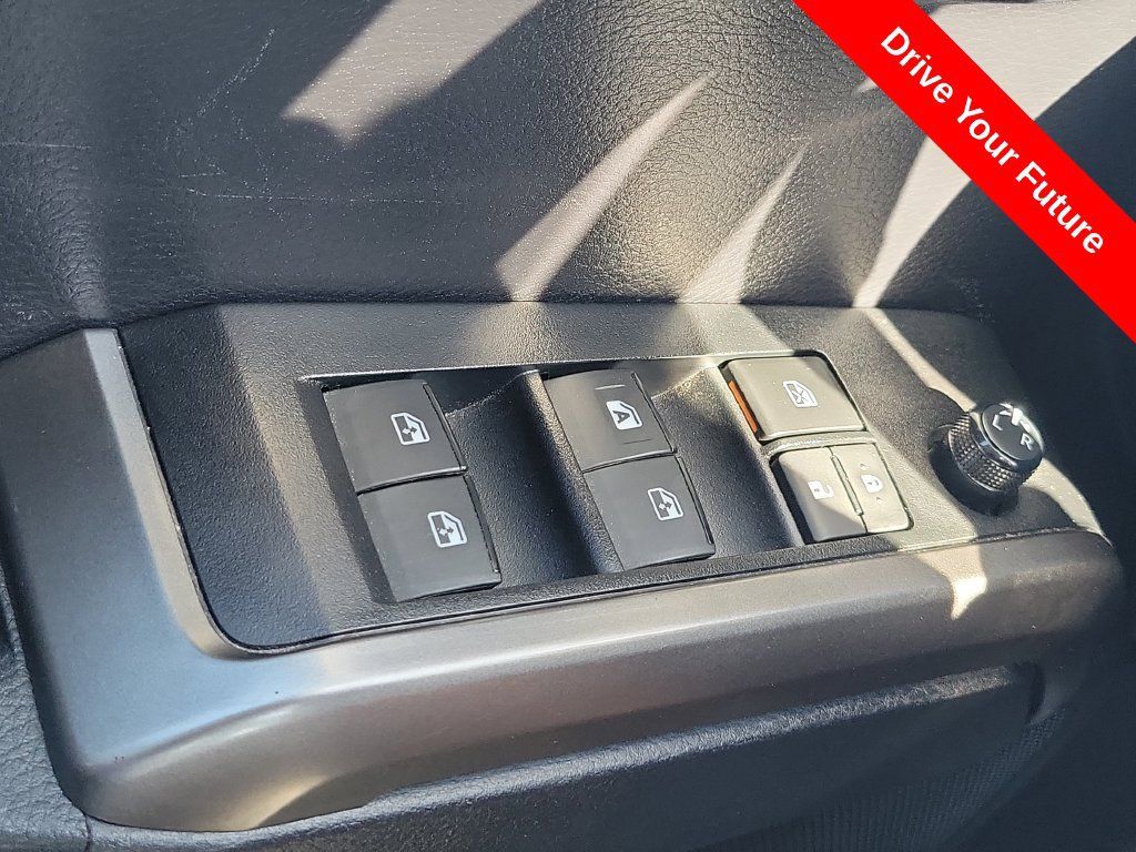 Used 2020 Toyota Tacoma SR5 RWD image 16