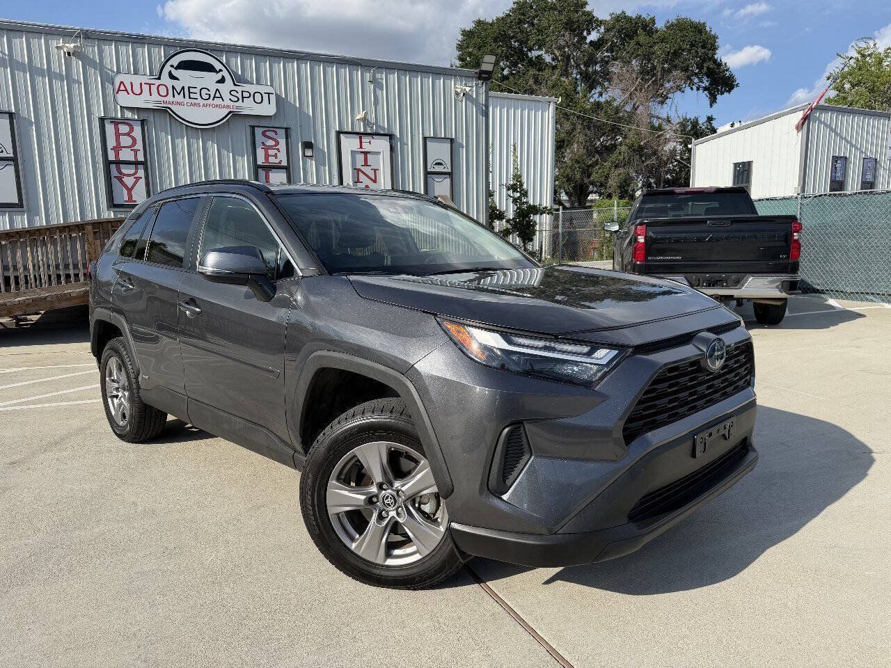 Used 2024 Toyota RAV4 LE AWD/4WD image 1