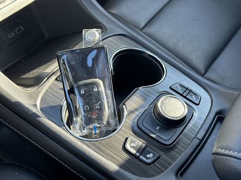 Used 2023 GMC Acadia SLT image 36