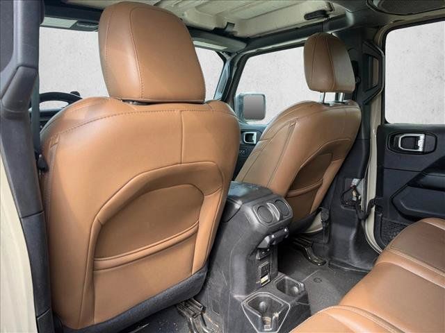 Used 2020 Jeep Gladiator Overland AWD/4WD image 17