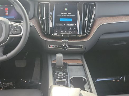 Used 2022 Volvo XC60 B5 Momentum w/ Advanced Package FWD image 26