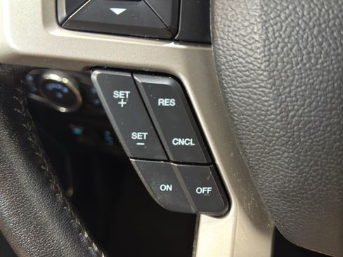 Used 2019 Ford F150 Lariat w/ Equipment Group 502A Luxury AWD/4WD image 24