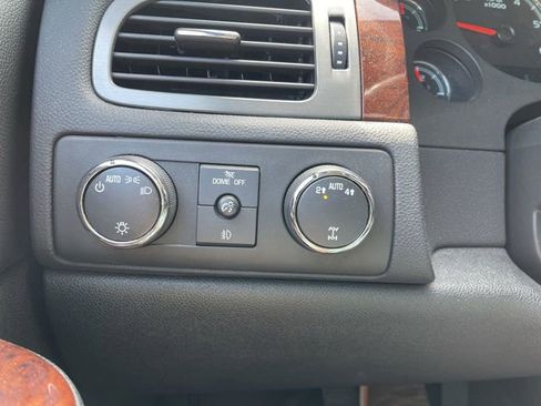 Used 2010 Chevrolet Suburban LT image 21