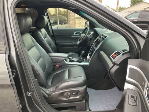 Used 2015 Ford Explorer XLT w/ Equipment Group 202B AWD/4WD image 15