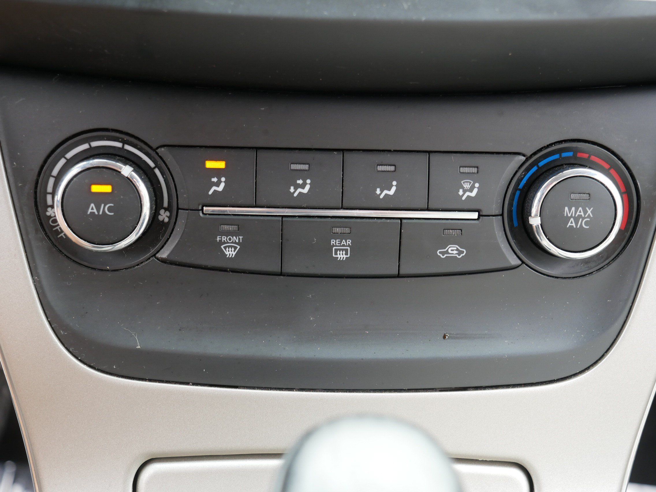 Used 2015 Nissan Sentra SV w/ Style Package FWD image 26