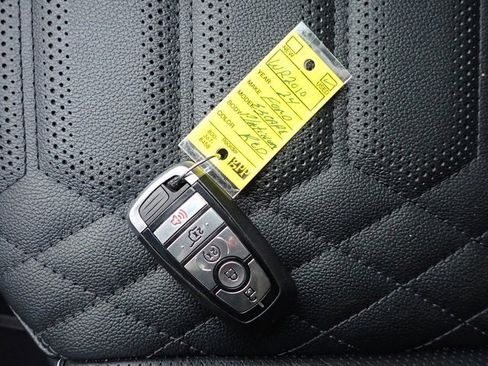 Certified 2024 Ford Escape Platinum w/ Premium Technology Package image 30