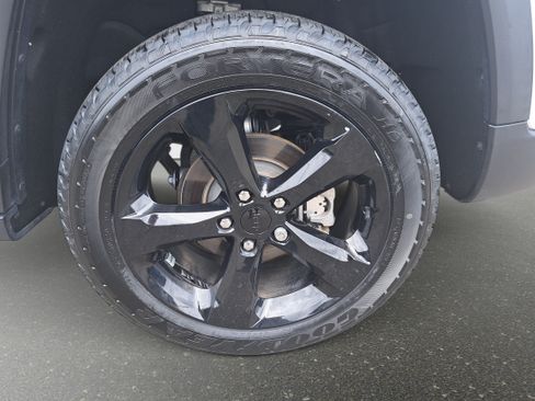 Used 2023 Jeep Grand Cherokee Altitude RWD image 31