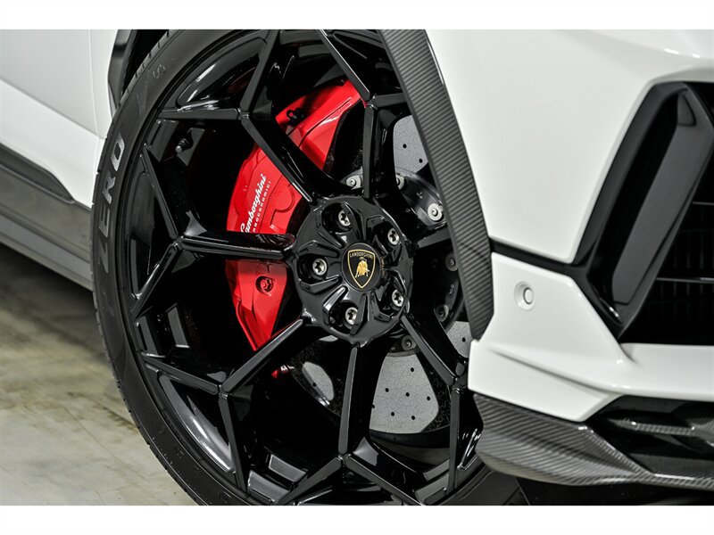 Used 2023 Lamborghini Urus Performante AWD/4WD image 3