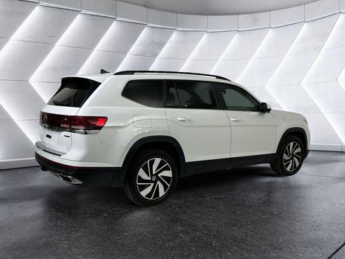 Used 2025 Volkswagen Atlas SE image 4