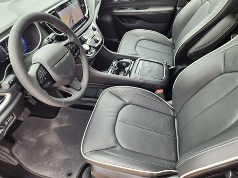 New 2027 Chrysler Pacifica Limited w/ Family Tech Group FWD image 13