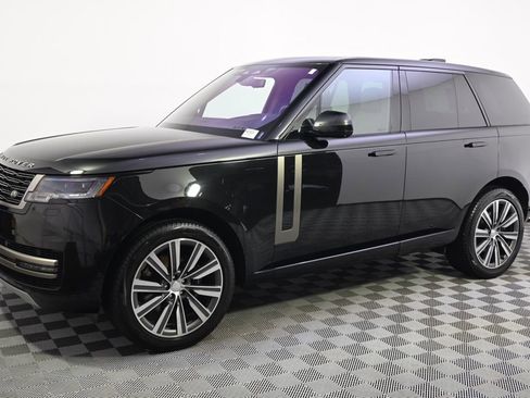 Used 2023 Land Rover Range Rover SE AWD/4WD image 2