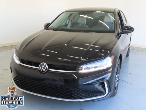 Used 2025 Volkswagen Jetta SE image 9