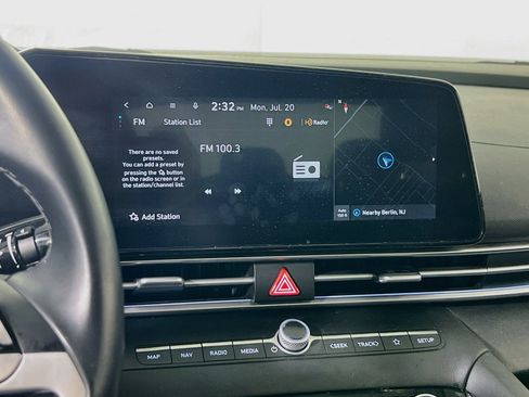 Used 2023 Hyundai Elantra Limited FWD image 15