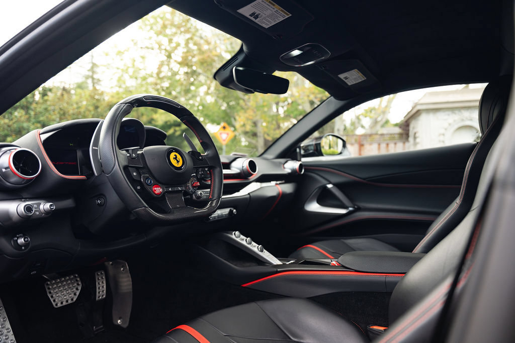 Used 2020 Ferrari 812 Superfast RWD image 4