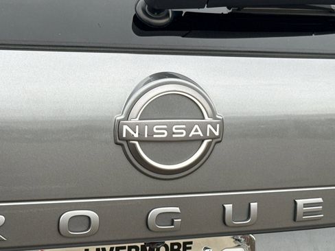 Used 2024 Nissan Rogue SV image 49