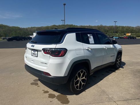 Used 2024 Jeep Compass Limited AWD/4WD image 4