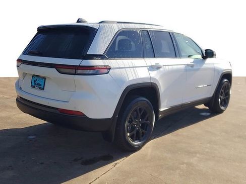 New 2026 Jeep Grand Cherokee Altitude image 4