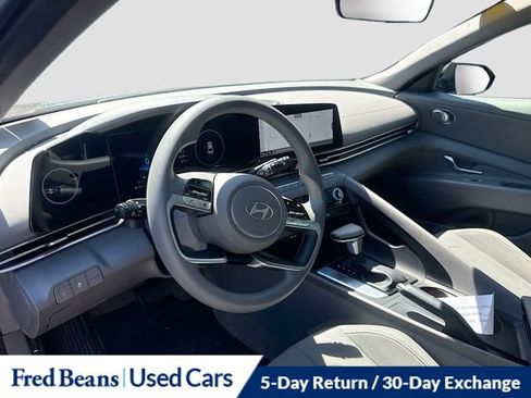 Used 2024 Hyundai Elantra SEL FWD image 13