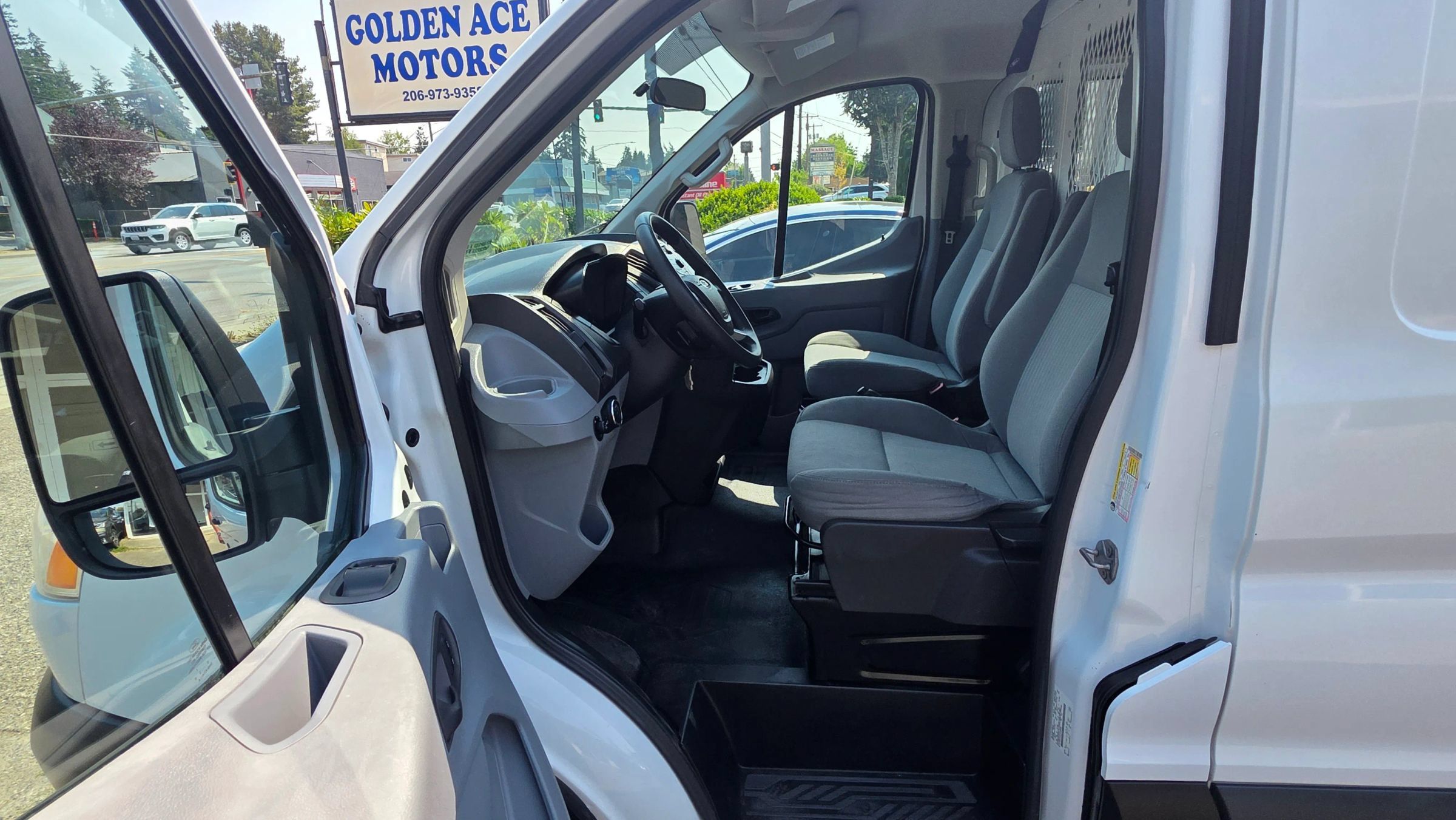 Used 2015 Ford Transit 250 130 Low Roof w/ Exterior Upgrade Package RWD image 10