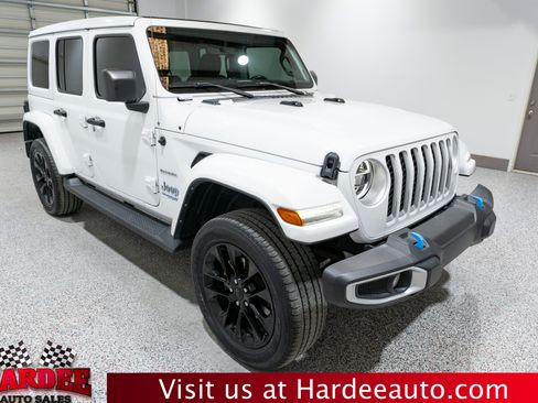 Used 2022 Jeep Wrangler Unlimited Sahara w/ Cold Weather Group AWD/4WD image 6