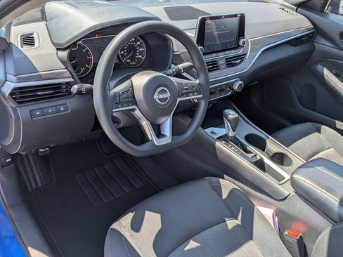 Used 2025 Nissan Altima 2.5 SV FWD image 16