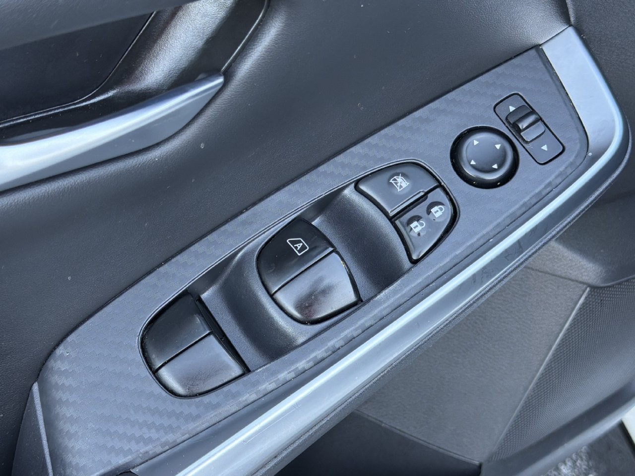 Certified 2025 Nissan Sentra SR w/ Midnight Edition FWD image 16