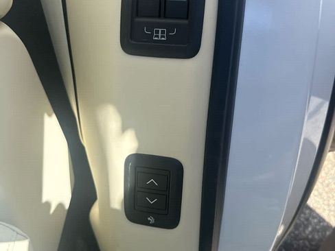 Used 2025 Land Rover Range Rover Long Wheelbase SE AWD/4WD image 17