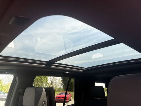 Certified 2024 Chevrolet Tahoe Z71 w/ Luxury Package AWD/4WD image 19