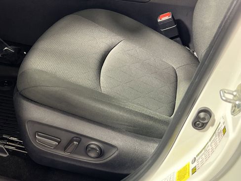Used 2025 Toyota RAV4 XLE AWD/4WD image 15