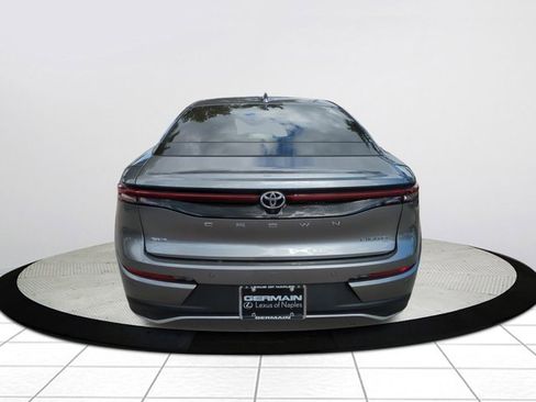 Used 2023 Toyota Crown Limited image 4