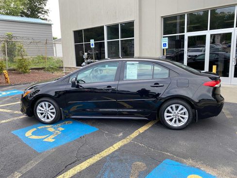 Used 2024 Toyota Corolla LE w/ LE Convenience Package FWD image 13