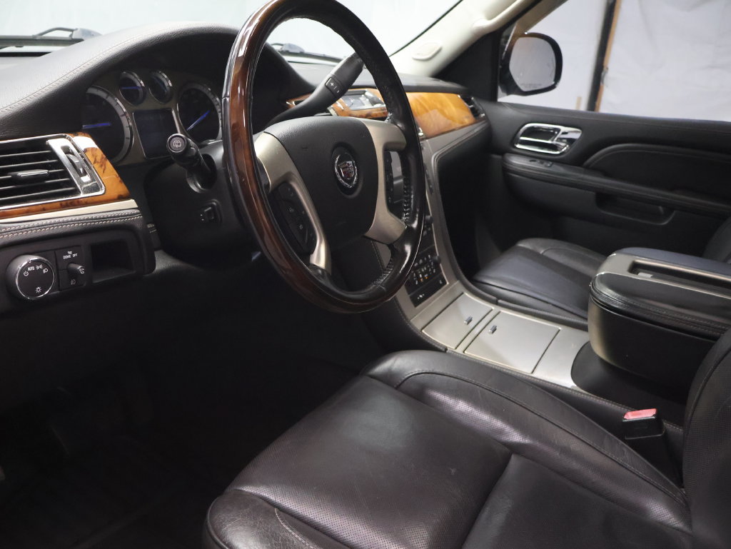 Used 2013 Cadillac Escalade ESV Platinum RWD image 20