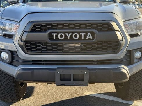 Used 2018 Toyota Tacoma TRD Off-Road image 4