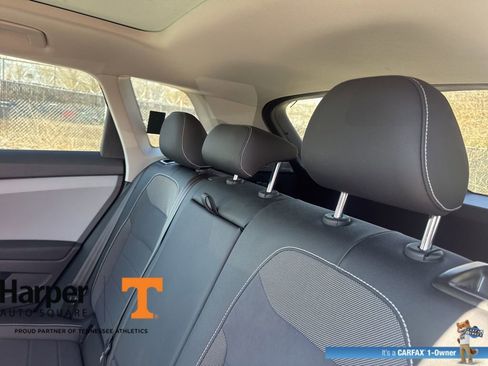 Used 2022 Volkswagen Taos SE w/ Panoramic Sunroof Package image 9