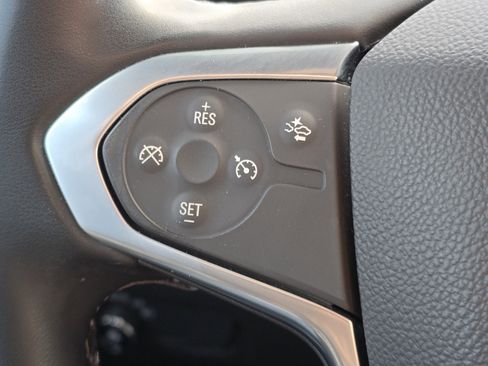 Used 2023 Chevrolet Traverse LT image 14