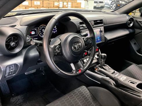 Used 2022 Toyota GR86 w/ ALL Weather Mat Package (TMS) image 15